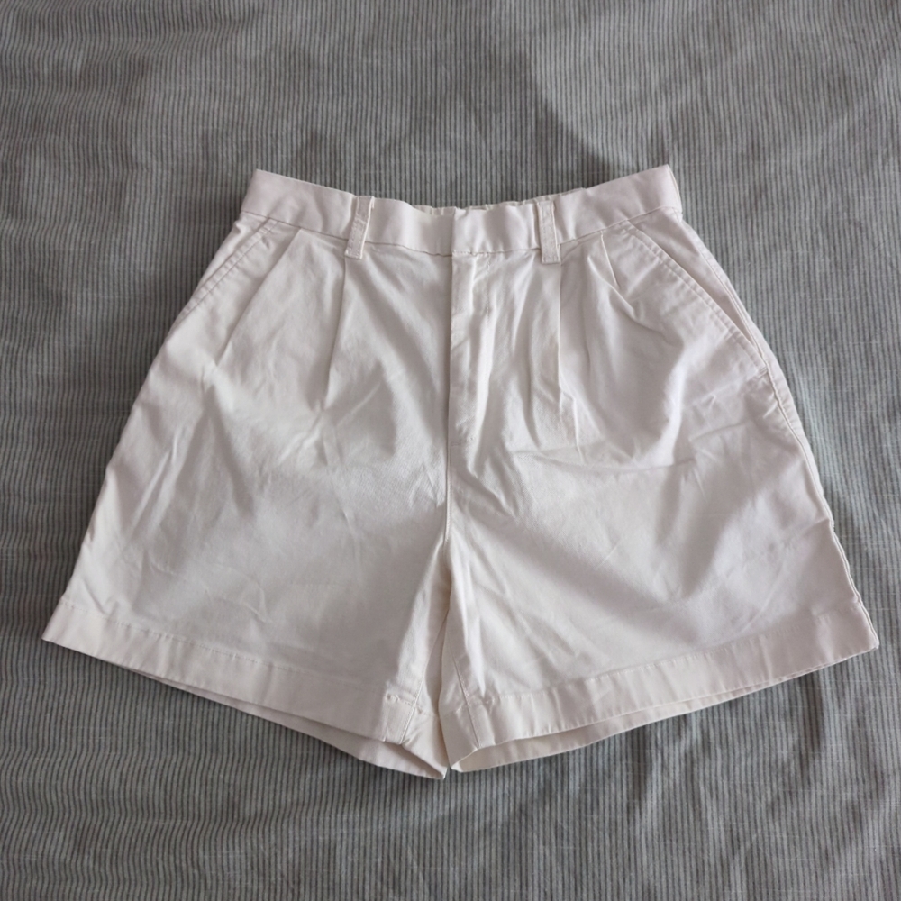 Gap High Rise Pleated Khaki Shorts (White)